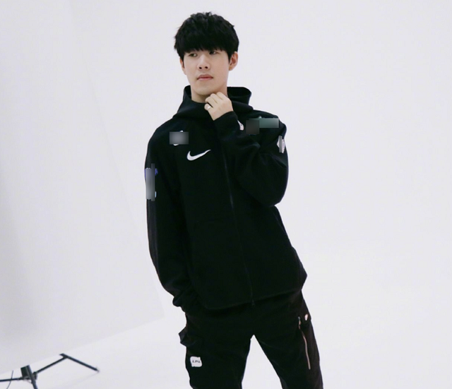 B8 击败 Fnatic ，而 Liquid 在 StarLadder Budapest Major 2025 Stage 2 中输给了 PARIVISION